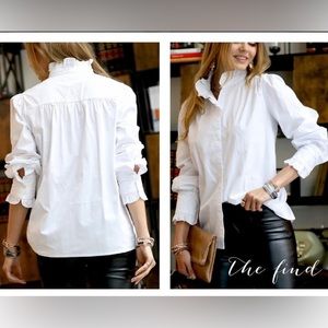 Cute classic long sleeve cotton ruffle top! Size L
